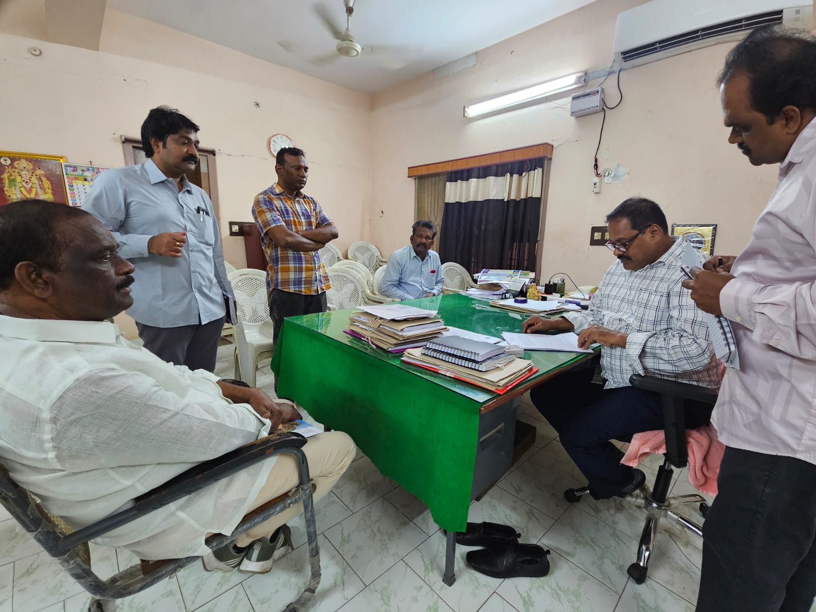 మూగజీవులకు త్రాగునీటి వసతి కల్పించండి. డీపీఓ శ్రీనివాస విశ్వనాధ్