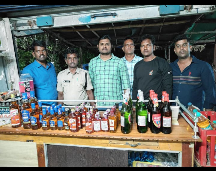 బెల్టు షాపుపై దాడి చేసిన టాస్క్ ఫోర్స్ అధికారులు