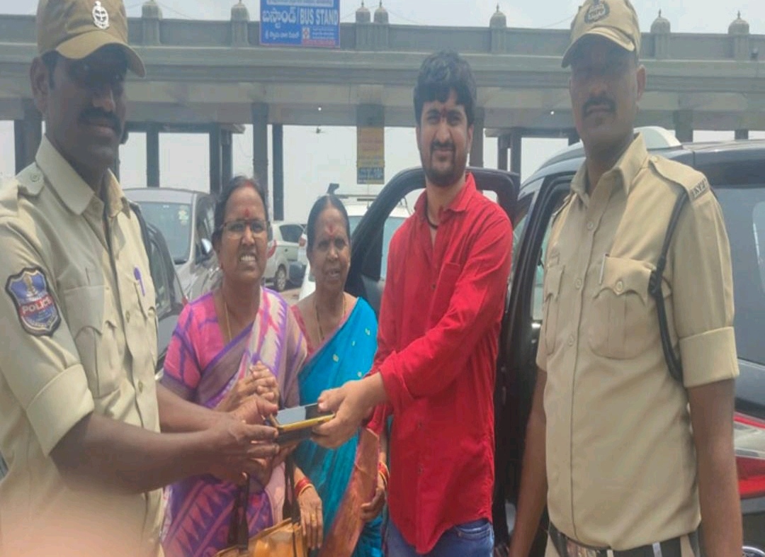 మంచి మనసు చాటుకున్న పోలీసులు