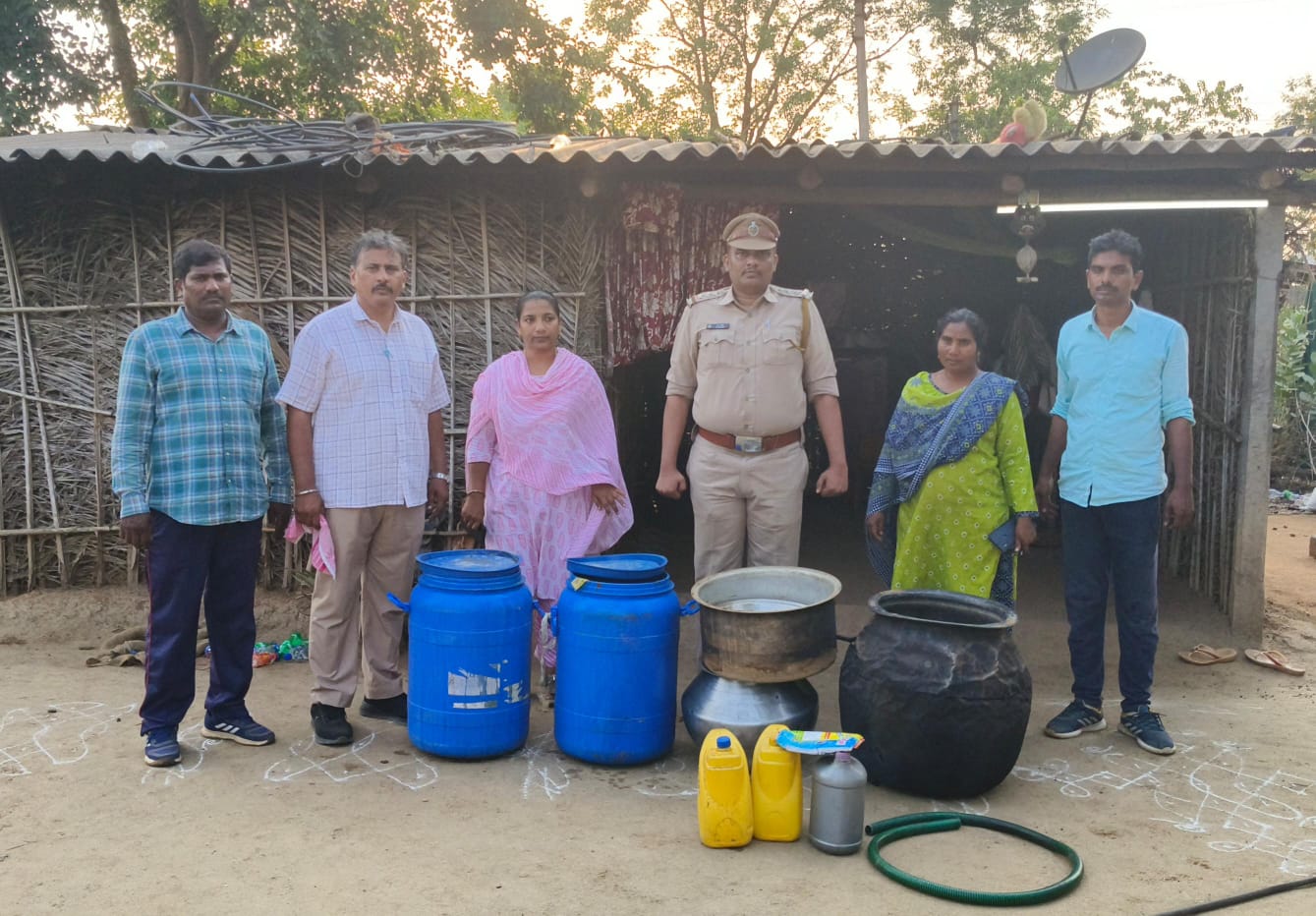 డిప్యూటీ కమిషనర్ ఆఫ్ ప్రోహిబిషన్ ఎక్సైజ్ ఏలూరు, శ్రీలత మేడం, డిస్ట్రిక్ట్ ప్రోహినబిషన్ & ఎక్సైజ్ ఆఫీసర్ (డీపీవు) ,