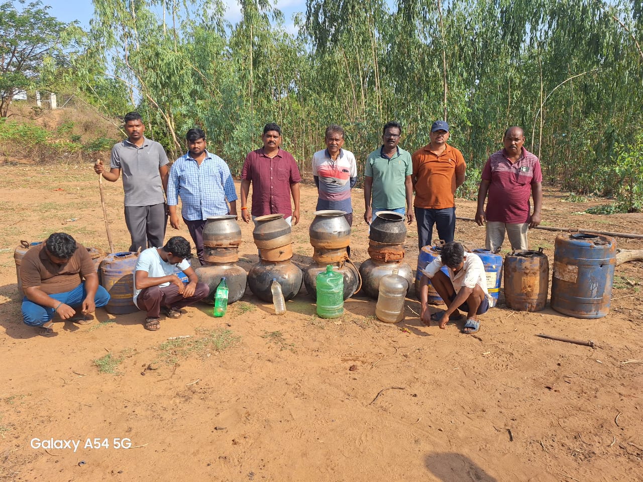 నాటు సారా పై ఎక్సైజ్ పోలీసులు మెరుపు దాడులు
