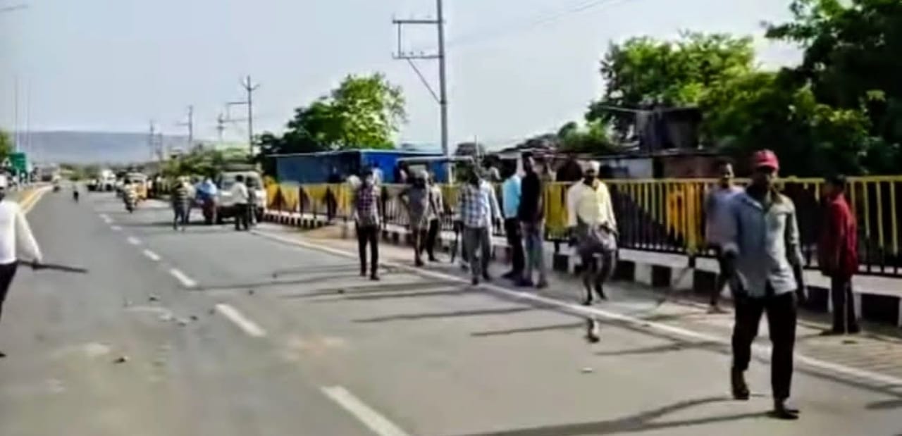 శిరిగిరిపాడులో ఒకే సామాజిక వర్గానికి చెందిన ఇరువర్గాలు ఘర్షణ