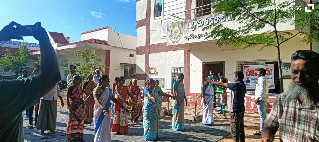 మద్దిరెవుల సచివాలయం నందు యోగాంధ్రా కార్యక్రమం