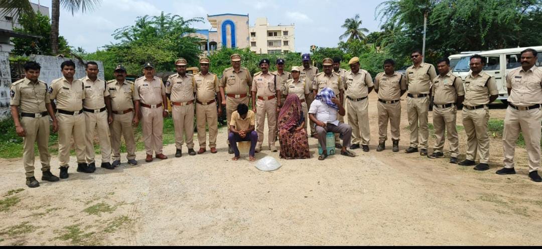 ఏలూరు, శ్రీలత మేడం, అసిస్టెంట్ కమీషనర్ ఆఫ్ ప్రోహిబిషన్ ఎక్సైజ్ ,ఏలూరు కె.వి.యన్. ప్రభు కుమార్ , డిస్ట్రిక్ట్ ప్రోహినబిషన్ ఎక్సైజ్ ఆఫీసర్ (డీపీవు) ,