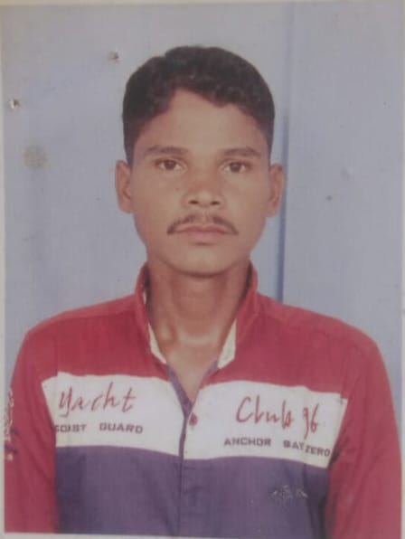 చిరుమాను చెట్టు నుంచి జారి పడిన వ్యక్తి మృతి