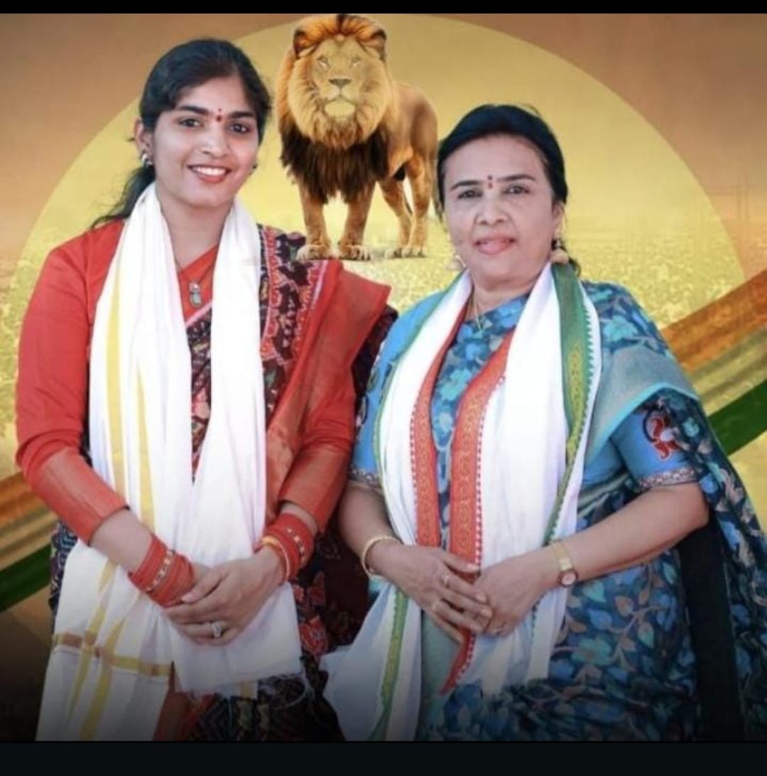 భారీ వర్షం పట్ట అప్రమత్తంగా ఉండండి మీ ఎమ్మెల్యే యశస్విని రెడ్డి. టిపిసిసి వైస్ ప్రెసిడెంట్ వైస్ ప్రెసిడెంట్ ఝాన్సీ రాజేందర్ రెడ్డి.
