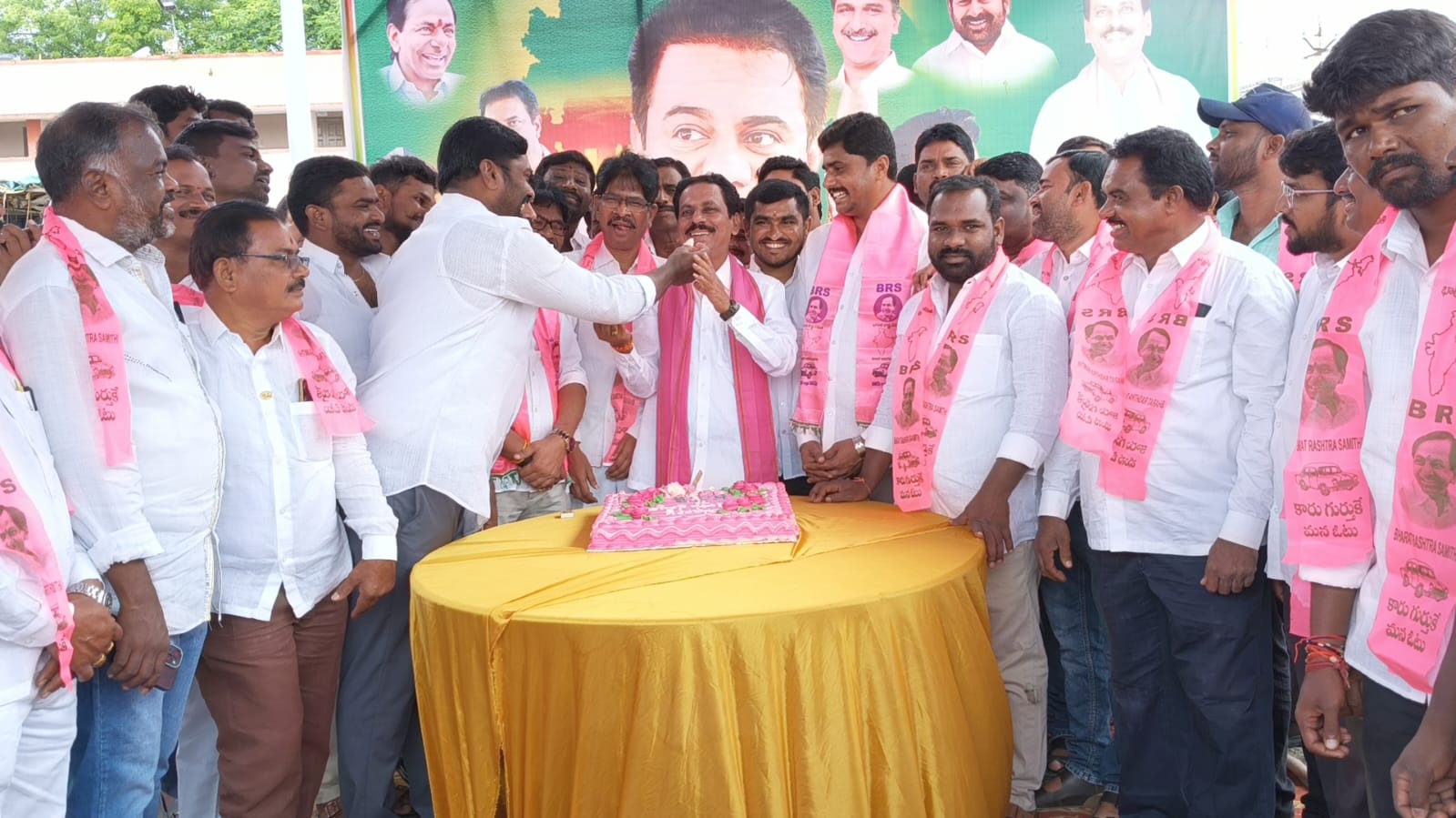 ఘనంగా బిఆర్ఎస్ పార్టీ వర్కింగ్ ప్రెసిడెంట్,మాజీ మంత్రి కేటీఆర్ జన్మదిన వేడుకలు