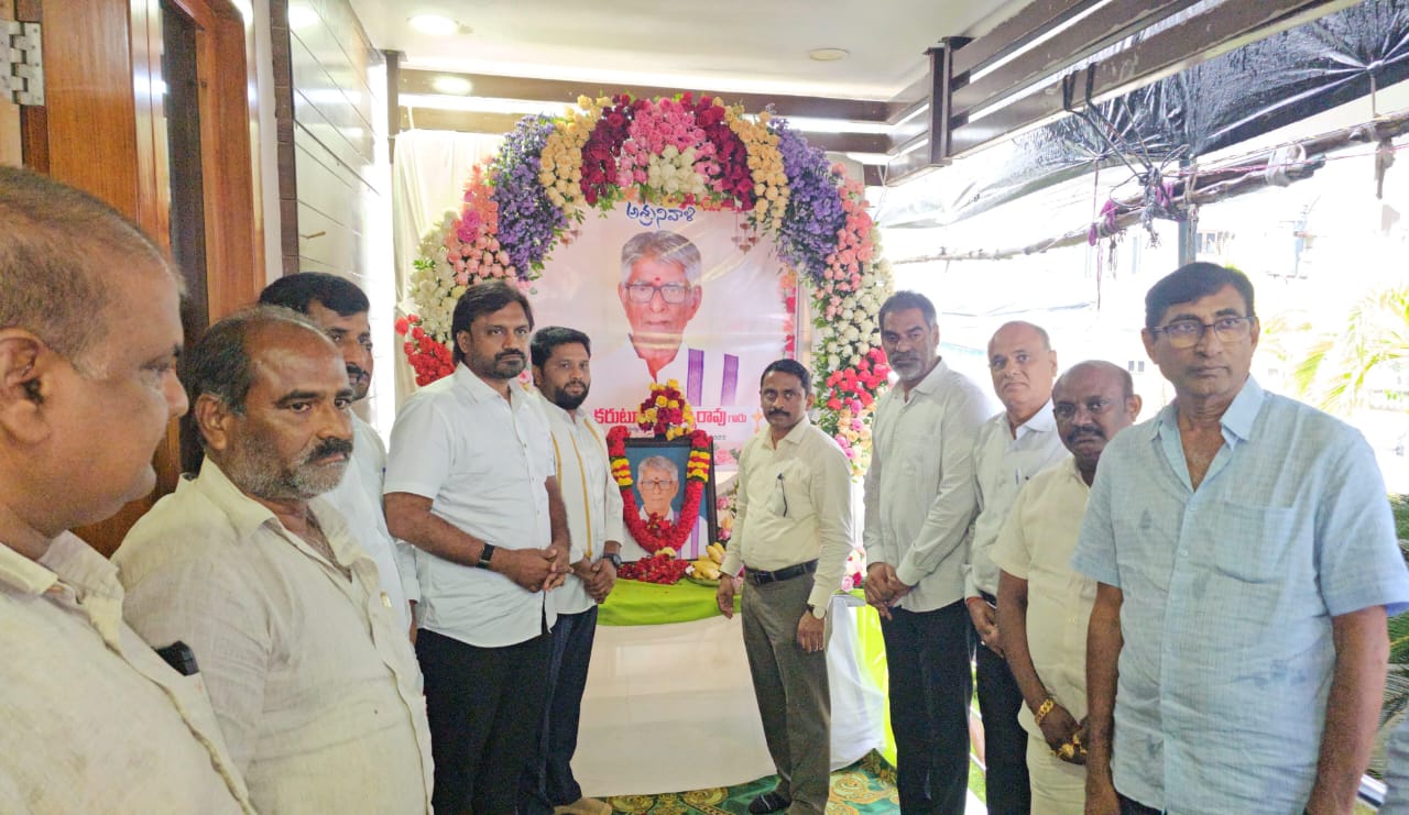 దుద్దుకూరు గ్రామంలో దశదిన కార్యక్రమంలో పాల్గొన్న ఎమ్మెల్యేలు.
